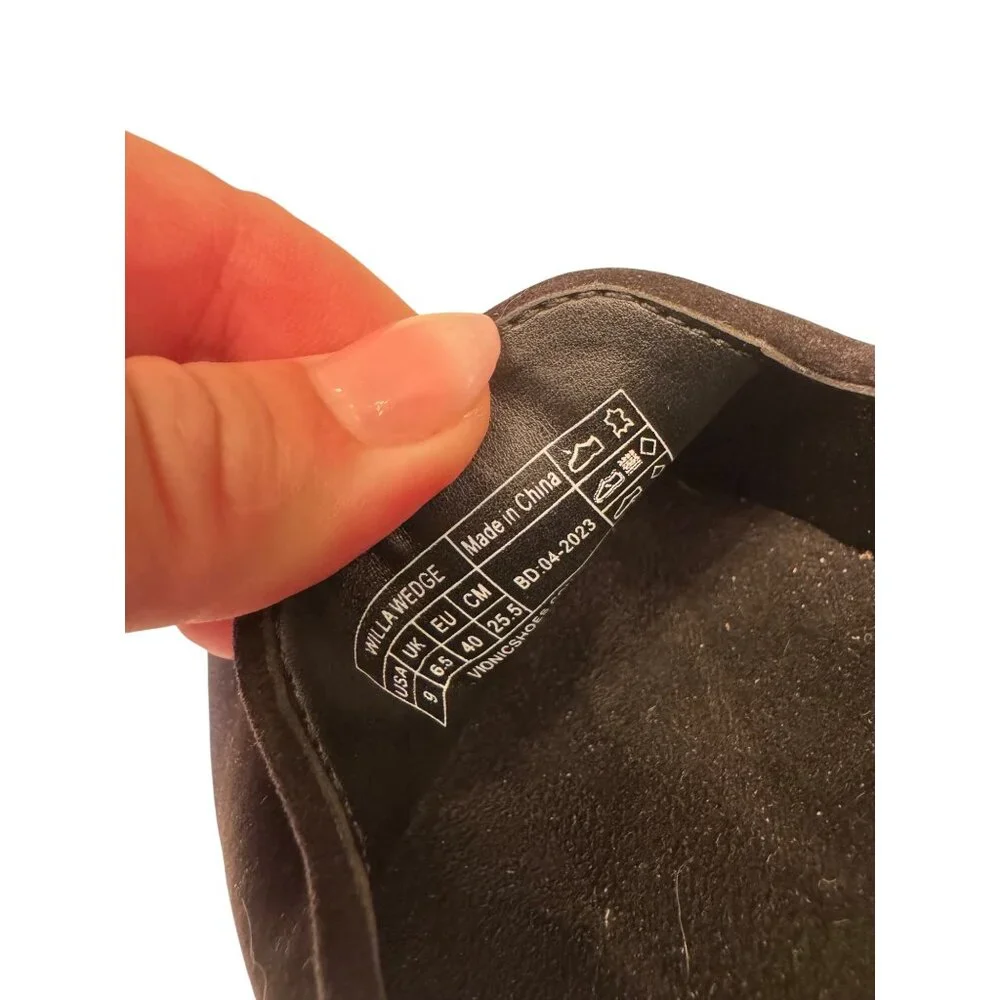 Vionic Willawedge Black Suede Size 9 NWOB Orthotic Arch Support